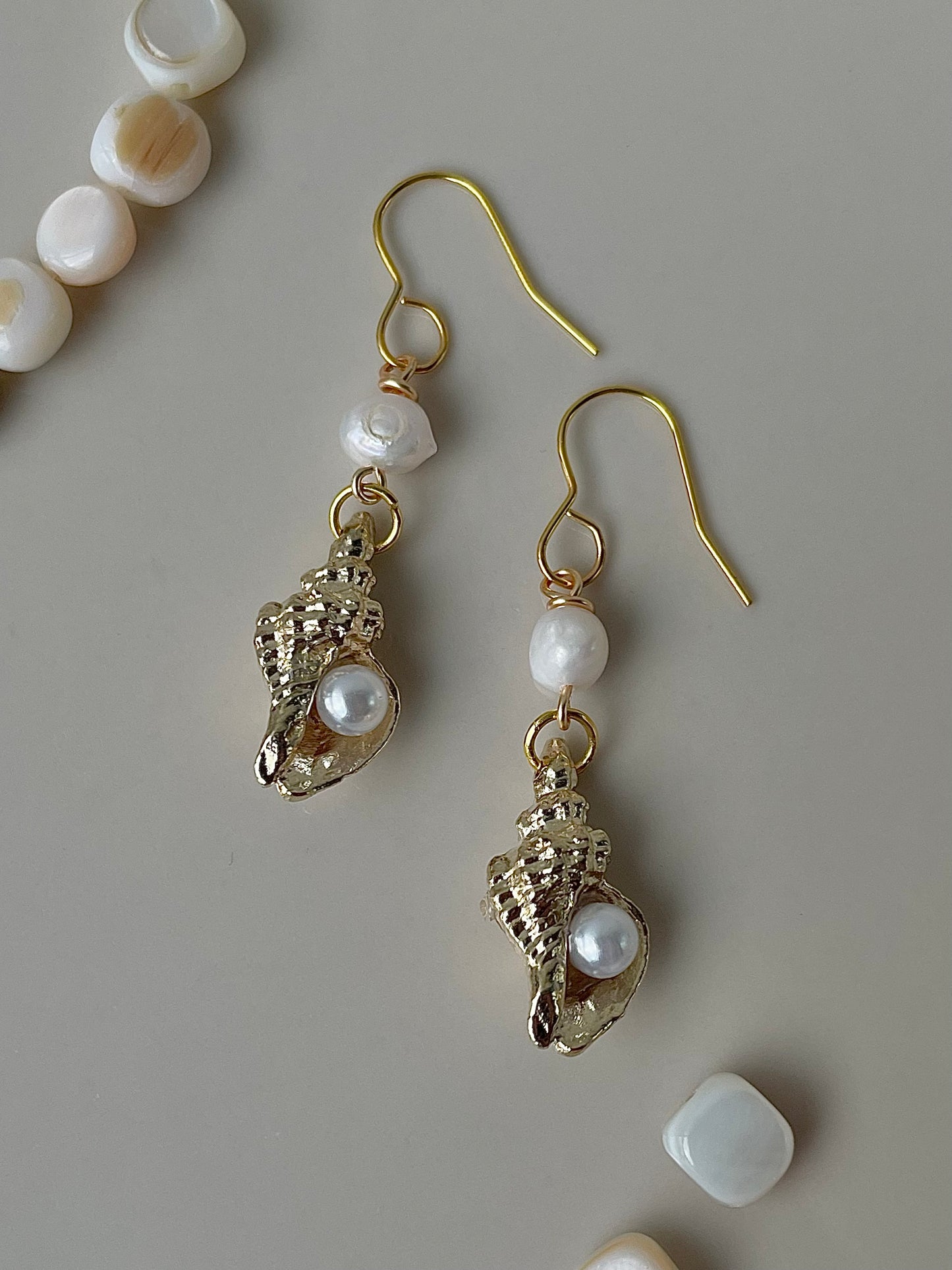 Seashell Pearl Dangle Drop earrings, fresh water pearls beads