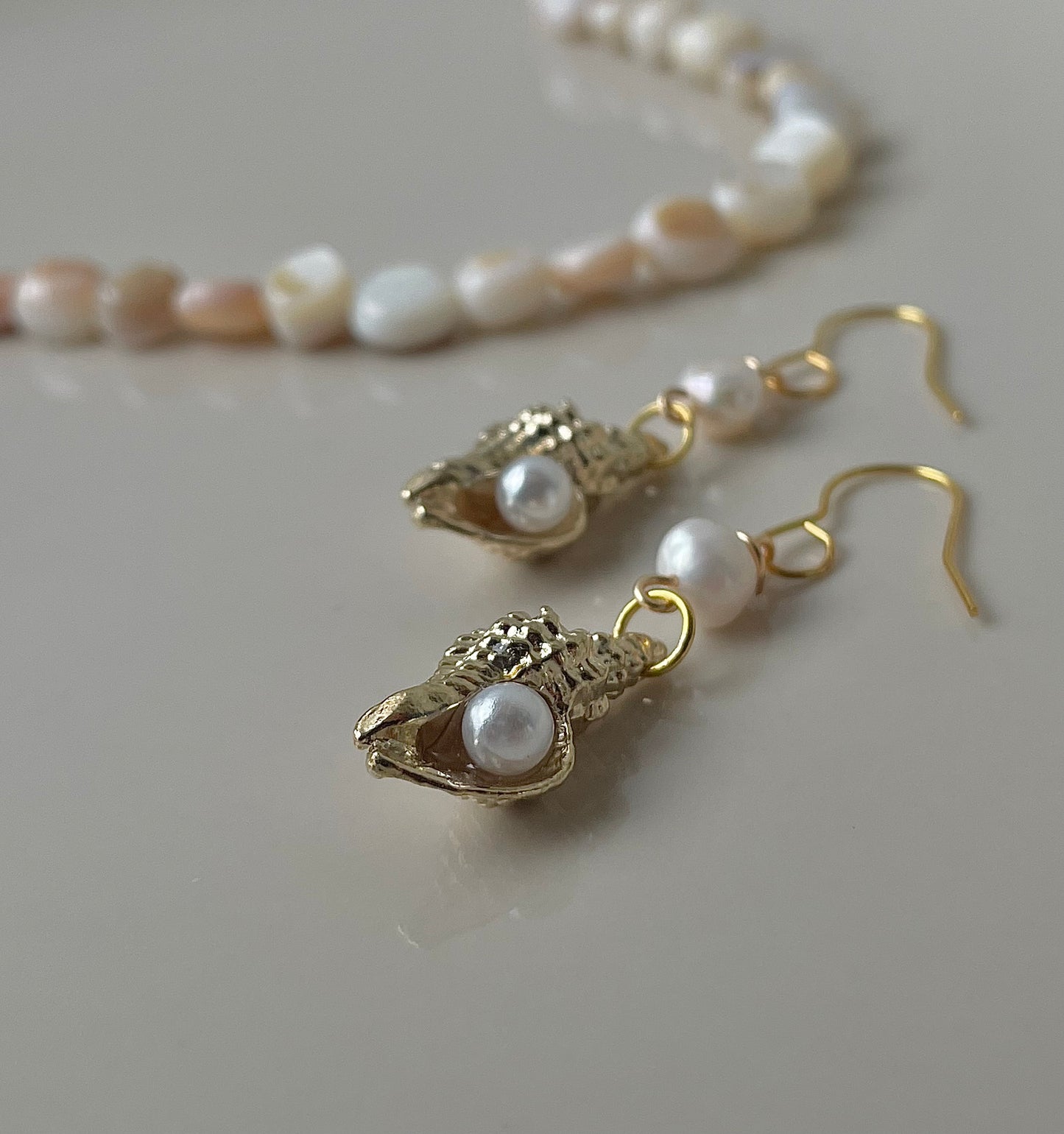 Seashell Pearl Dangle Drop earrings, fresh water pearls beads