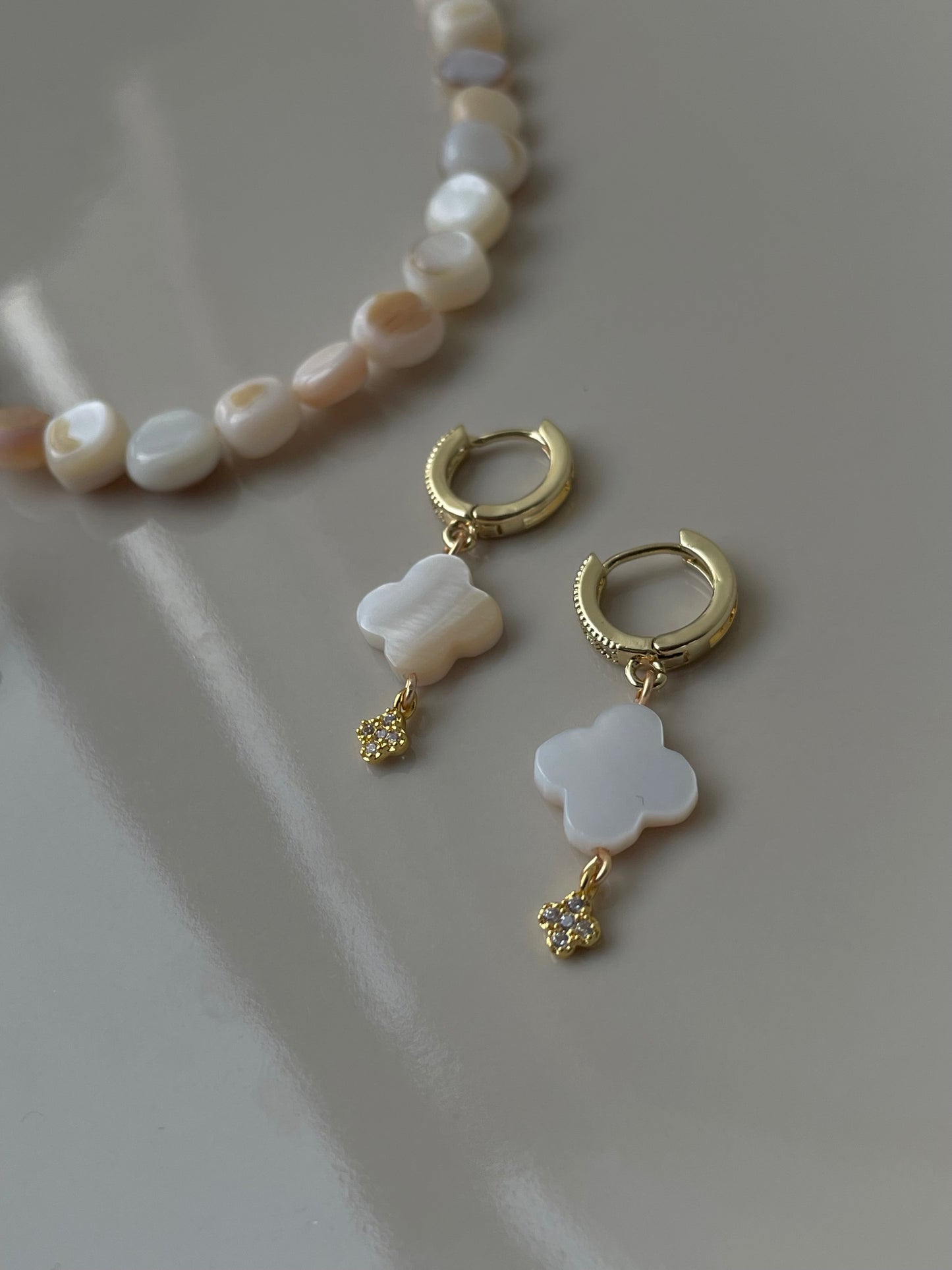 PREORDER!/ENNAKKOTILAUS! Pearl Clover Dangle Drop hoop huggies, Natural Mother-of-pearl stone, handmade in Finland