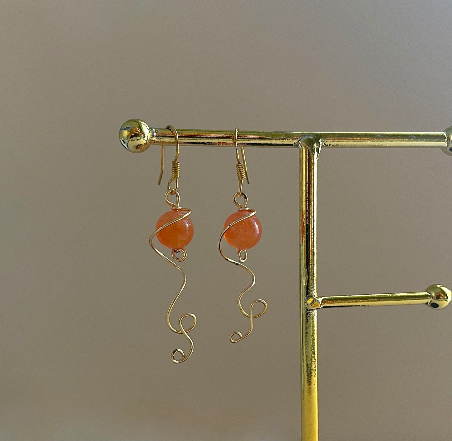 Orange Sun Stone swirl earrings, gemstone dangle earrings, wire wrapped earrings, 925 silver earrings, stone earrings, wire wrapped jewerly