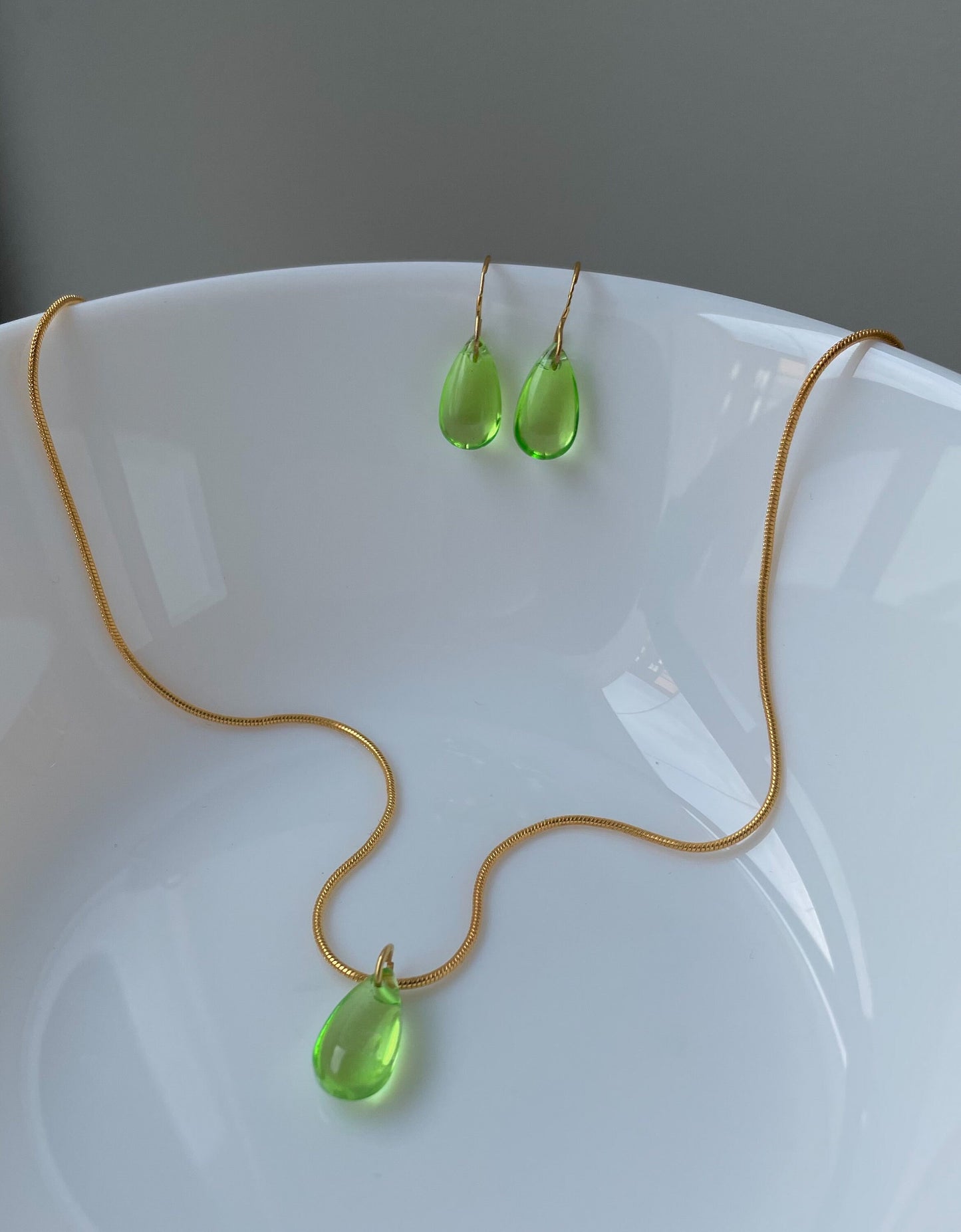 Green Glass Teardrop Jewelry Set, Glass earrings and Necklace, transparent jewelry, glass beaded set, Mother's Day Gifts, waterdrop, drop earrings, Bridal Jewelry set, Crystal Jewelry set 