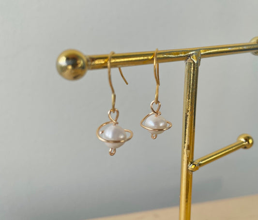 Dainty Pearl Planet earrings, Elegant Pearl Dangle Drop earrings, Fresh water pearl earrings, Small pearl jewelry, gold and silver 